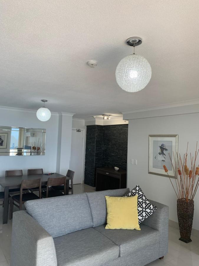 Stunning 2 Bedroom Ocean View Apartment 골드코스트 외부 사진