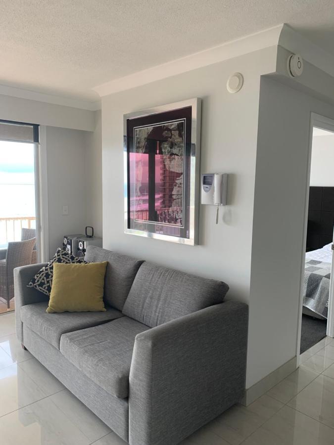 Stunning 2 Bedroom Ocean View Apartment 골드코스트 외부 사진