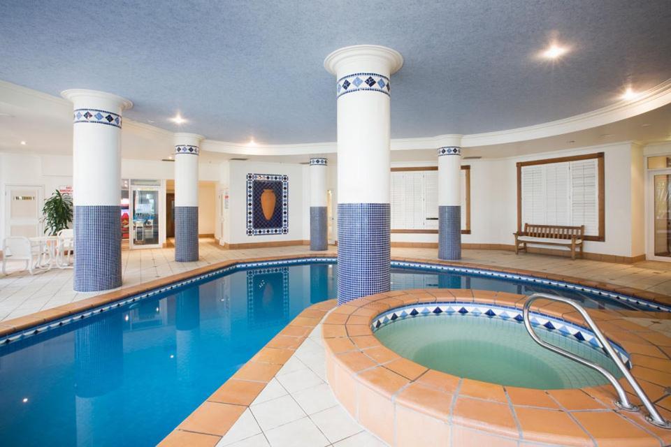 Stunning 2 Bedroom Ocean View Apartment 골드코스트 외부 사진