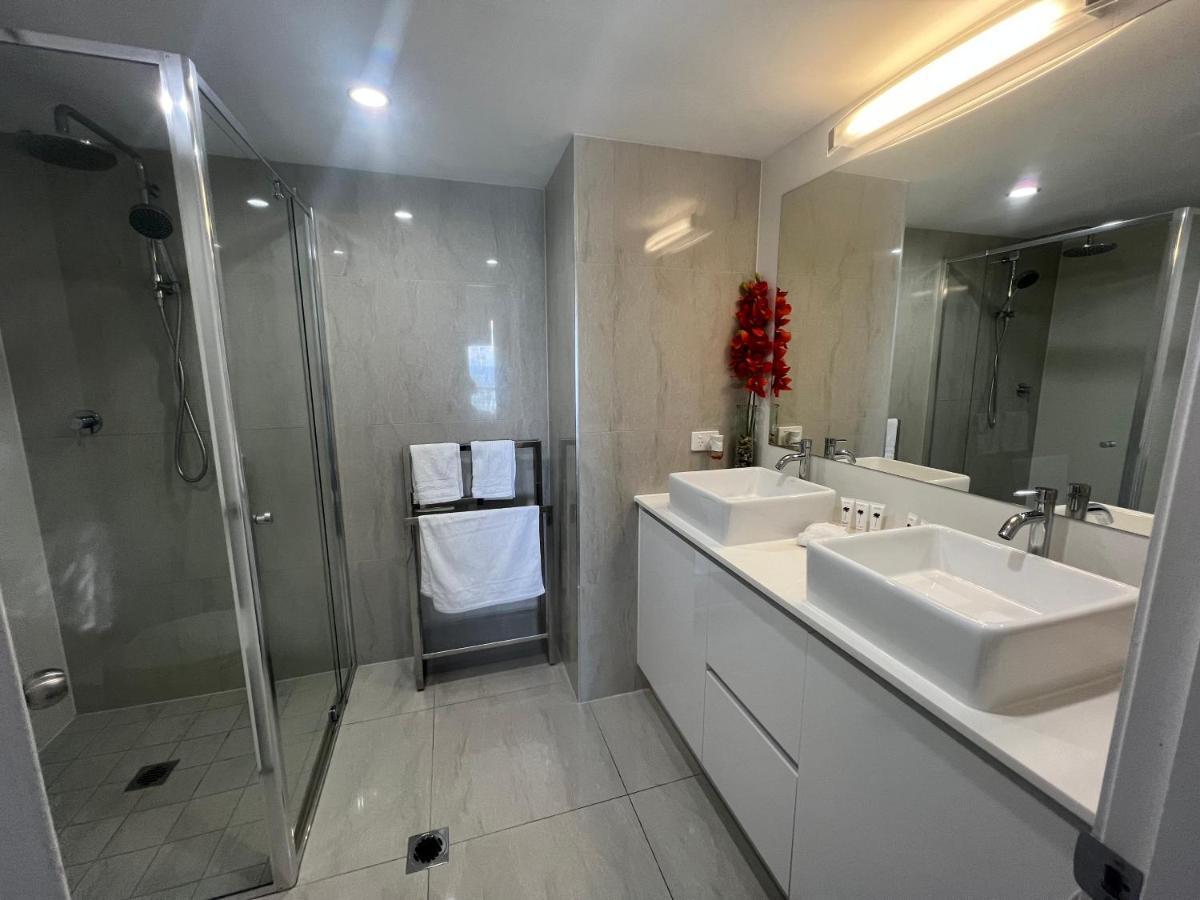 Stunning 2 Bedroom Ocean View Apartment 골드코스트 외부 사진