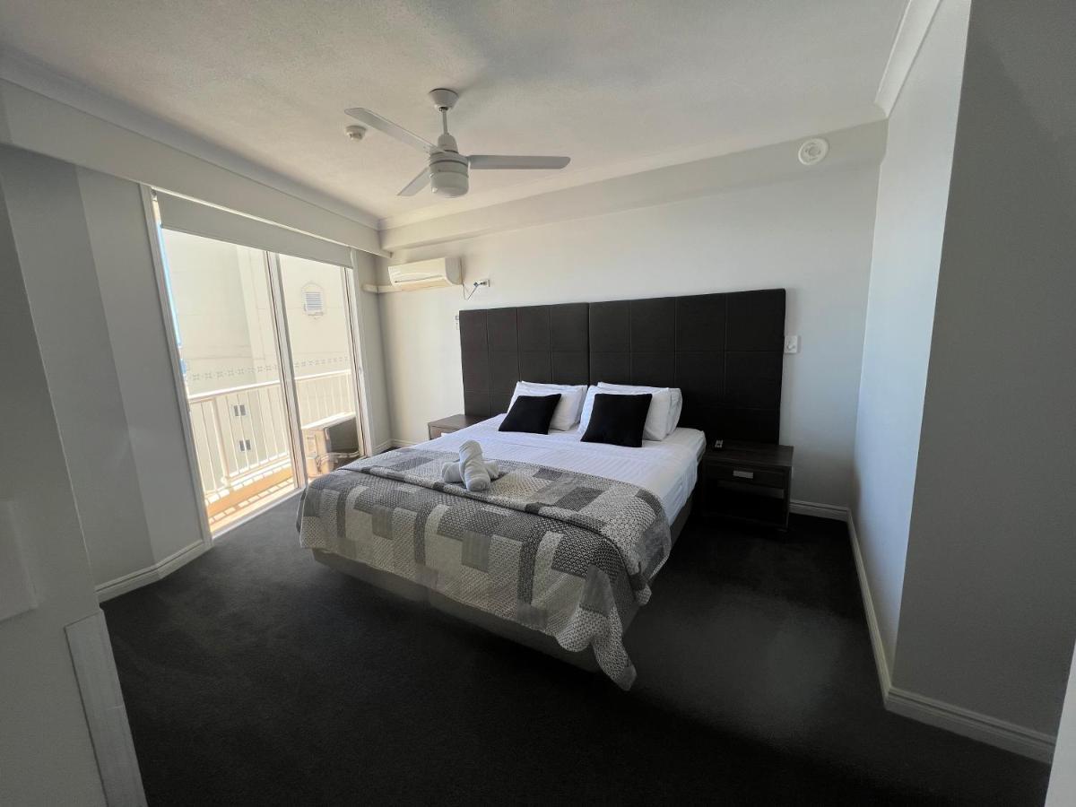 Stunning 2 Bedroom Ocean View Apartment 골드코스트 외부 사진
