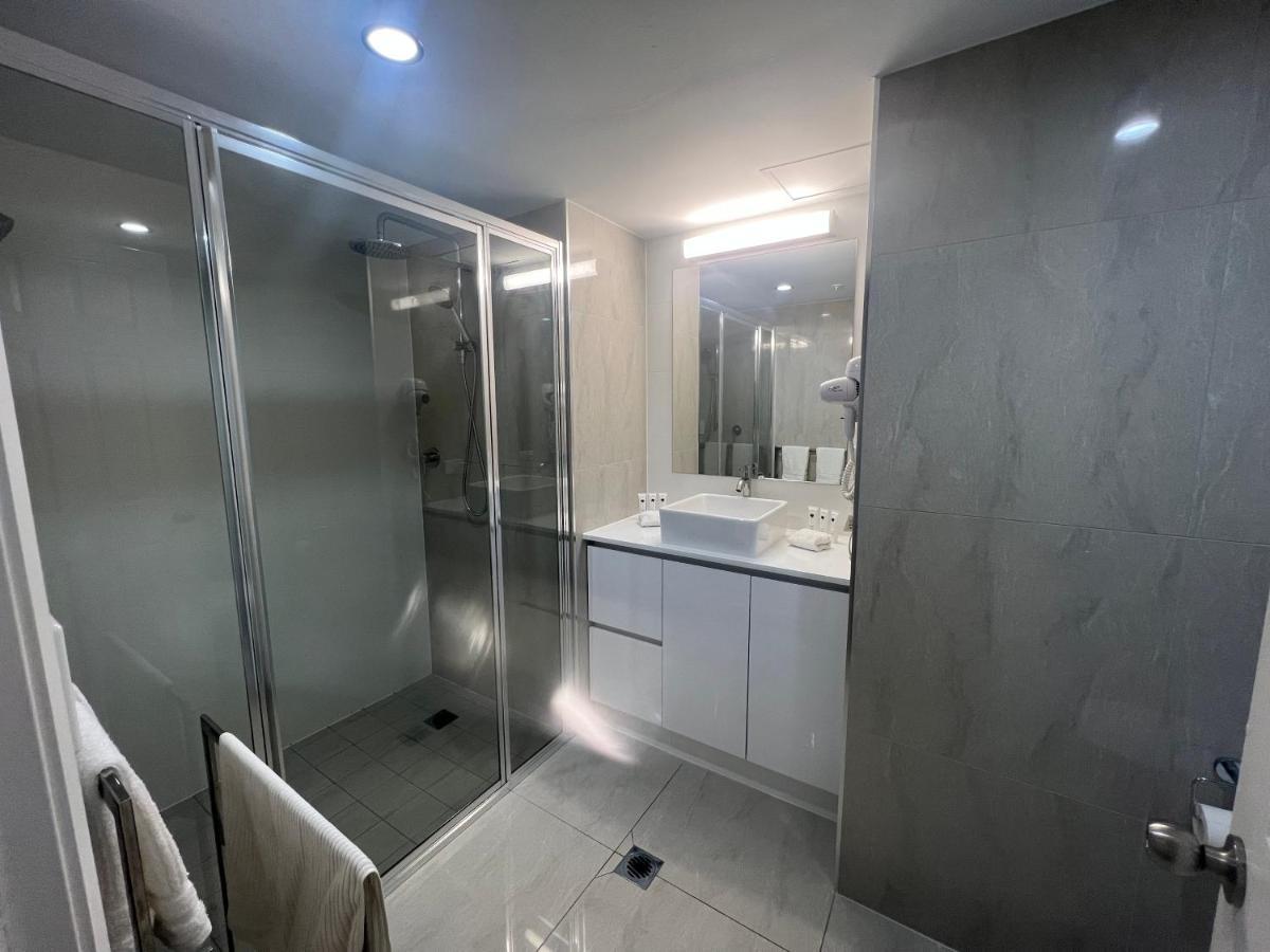 Stunning 2 Bedroom Ocean View Apartment 골드코스트 외부 사진