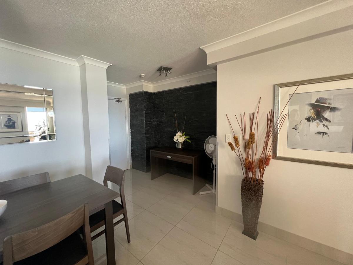 Stunning 2 Bedroom Ocean View Apartment 골드코스트 외부 사진